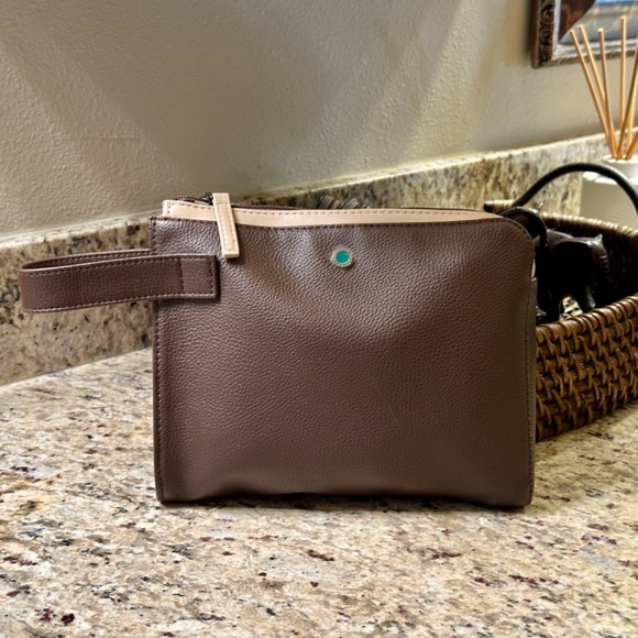 BVLGARI | Emirates First Class Toiletry Pouch for Men - Picture 7 of 7